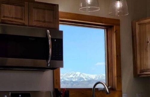 Cody House | Mountains, horses, stars, views and just out of town.