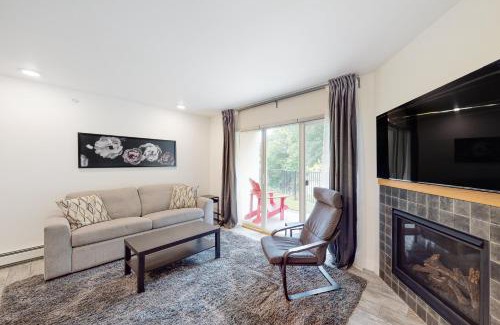 Warren Apartment | Mountainside 63