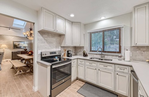 Perry Park House | Mountainside Escape: EV Charger, Patio & Views