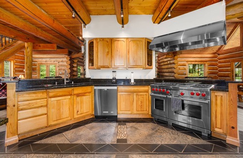 Alyeska House | Mountainside lodge with private hot tub, deck, grill, mtn & ski views, fireplace