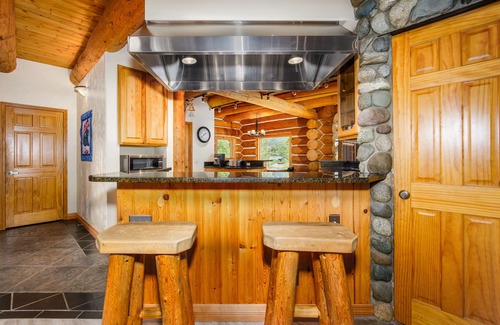 Alyeska House | Mountainside lodge with private hot tub, deck, grill, mtn & ski views, fireplace