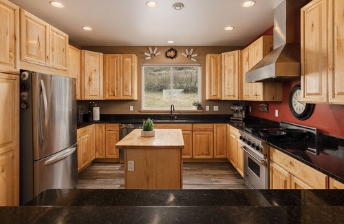 Rabbit Creek House | Mountainside Manor: 12-guest, Pet-Friendly, with Theater, Game Room, & Hot Tub!