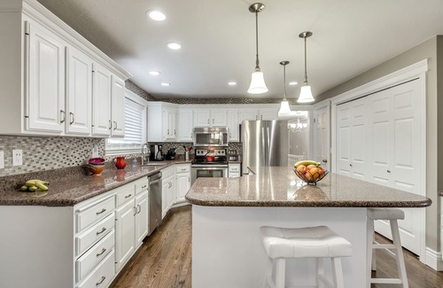 Sandy House | Mountainside Oasis Peaceful 1.2 acres Close to mountains and 20 min to the City