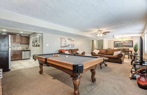 Sandy House | Mountainside Oasis Peaceful 1.2 acres Close to mountains and 20 min to the City