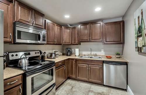 Sandy House | Mountainside Oasis Peaceful 1.2 acres Close to mountains and 20 min to the City