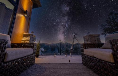 Glendale House | Mountainside Retreat Climbing Wall Zion Bryce 3BR Stargazing Firepit EV