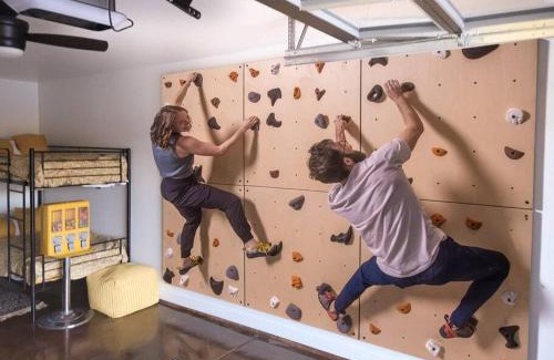 Glendale House | Mountainside Retreat Climbing Wall Zion Bryce 3BR Stargazing Firepit EV