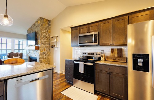 Front Royal House | Mountainside VUE with Hot tub!