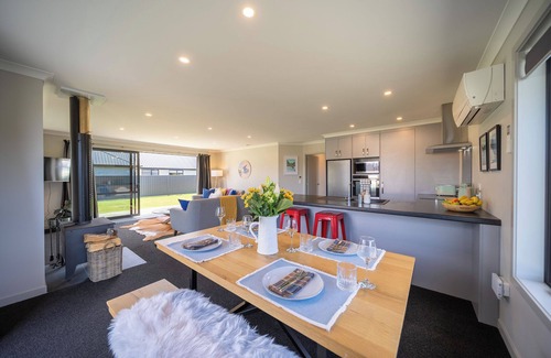 Te Anau House | Mountainview Escape - Te Anau Holiday House