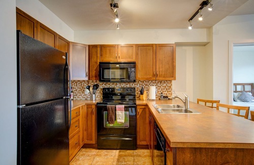South Pandosy Apartment | Mountainview getaway at Playa Del Sol