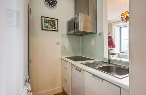 Socorro Apartment | Mouraria · Bright Tailor Made Apartment by the Castle