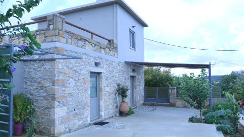 Latziana House | Mouri Village