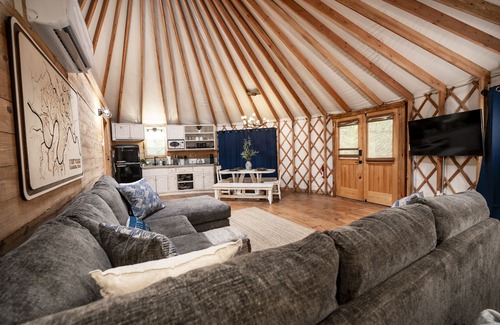 Bandera Cabin | Mourning Dove Yurt! Hot Tub! Medina River Access ! Close to Town!
