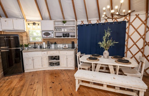 Bandera Cabin | Mourning Dove Yurt! Hot Tub! Medina River Access ! Close to Town!