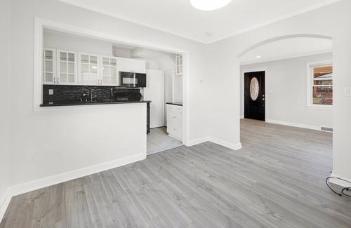 Fairlawn House | Move-In-Ready | Pet-Friendly | 2B2B + Attached 2-Car Garage + Finished Basement|