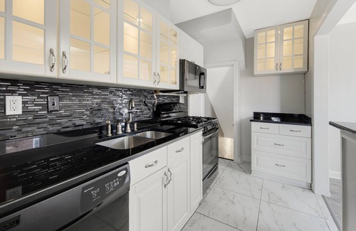 Fairlawn House | Move-In-Ready | Pet-Friendly | 2B2B + Attached 2-Car Garage + Finished Basement|