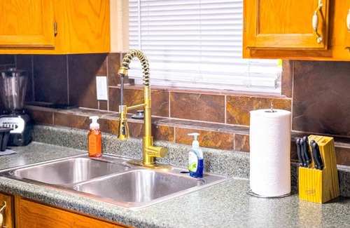 Sandy Apartment | Movie Theater Near Slopes, Shops & TRAX - 2BR Bsmt