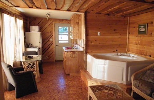 Timiskaming District Cottage | Mowat Landing Cottages