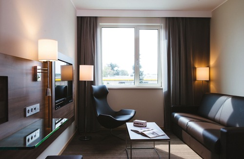 Dyce Hotel | Moxy Aberdeen Airport