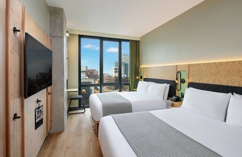 Williamsburg Hotel | Moxy Brooklyn Williamsburg