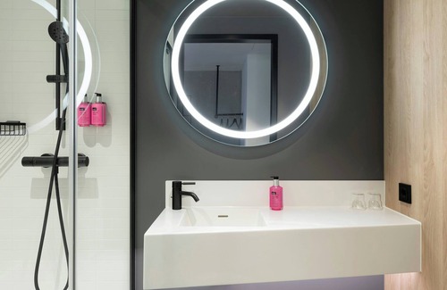 Finkenwerder Hotel | Moxy Hamburg - Finkenwerder