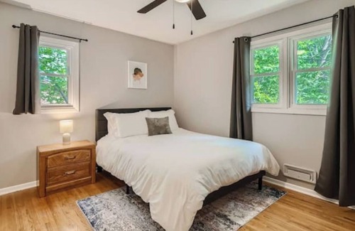 Fridley House | Mpls Marvel: Spacious Retreat