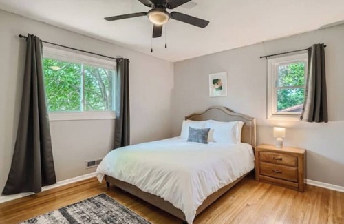 Fridley House | Mpls Marvel: Spacious Retreat