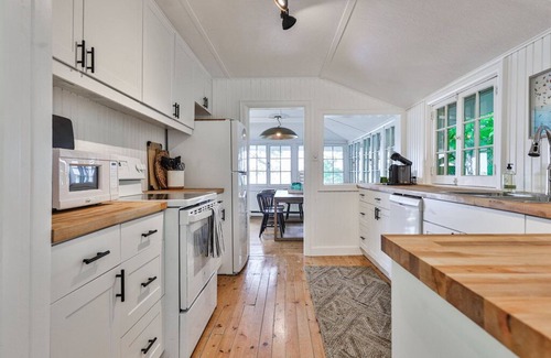 Scugog Cottage | Mrs Money Penny