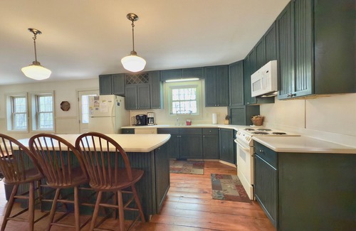 Old Timberline House | MS106-Equisitely Private! Dolly Sods Access! Hot Tub! Pets Ok!