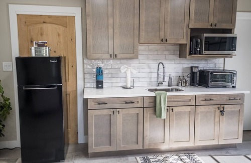 Sands West Neighborhood Apartment | Msg for 5%off King Bed Pool Yard Remodeled Guesthouse Glendalen