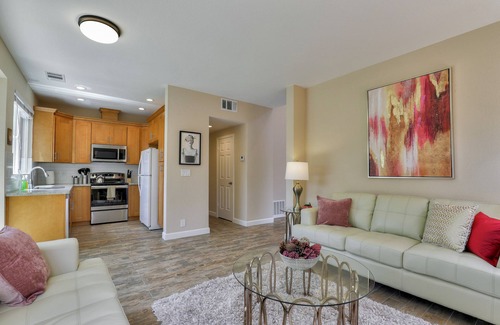 Carmine - Parkmont House | MSP2: Remodeled Executive 4 bd/3 ba Home easy access to 68O, 1O1, 88O Fwys