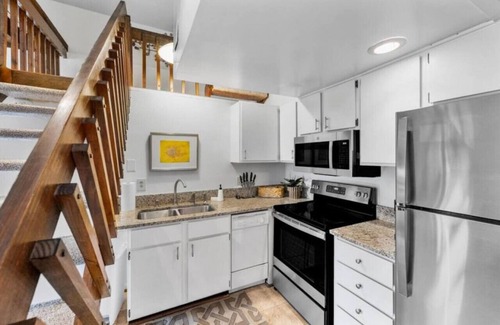 Mount Adams Apartment | Mt. Adams 1BR | Free Parking
