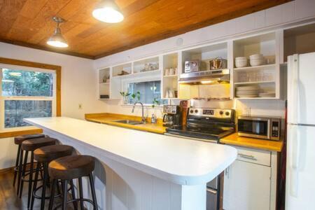 Kings Beach House | Mt Airy Cottage Walk to Beach