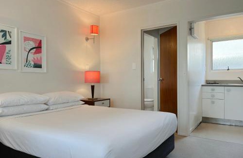 Mount Albert Hotel | Mt Albert Motor Lodge