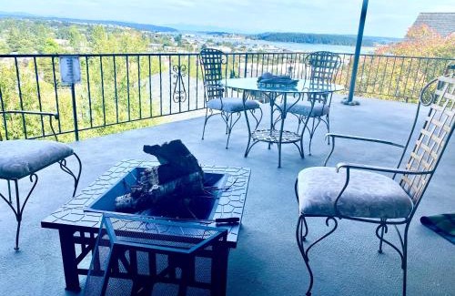 Oak Harbor House | Mt. Baker View Harbor King Bed Fire Pit