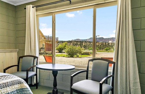 Zion National Park East Entrance Apartment | Mt Carmel Motel close to Zion National Park
