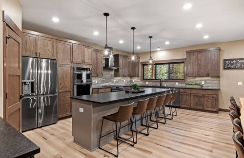 Lead Cabin | Mt. Ever-Rest - Family Cabin near Nature & Dining