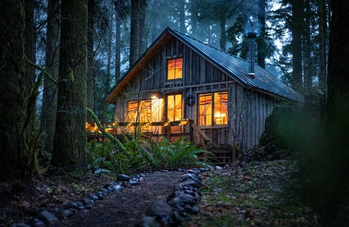 Brightwood Cabin | Mt Hood’s historic Cedarwood Cabin