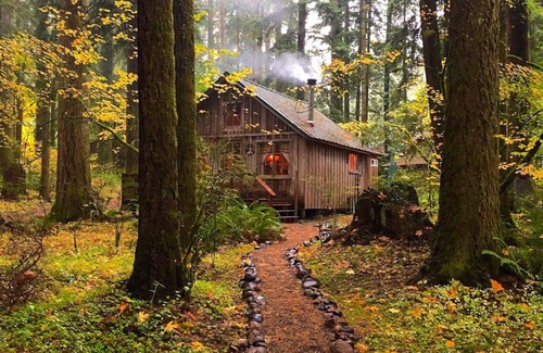 Brightwood Cabin | Mt Hood’s historic Cedarwood Cabin