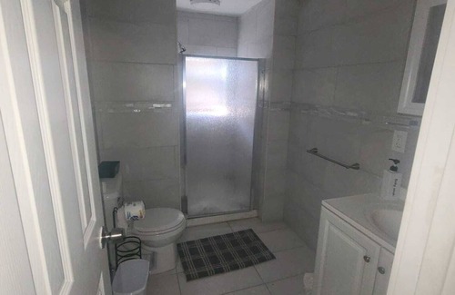 North Side Apartment | MT. Vernon 2nd floor Global Retreat Cozy 2-bedroom with AC, WiFi