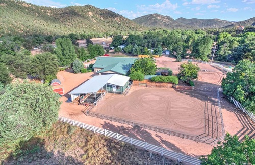 Payson House | MT VIEWS: Guesthouse w/2 HORSE STALLS + Turnout, Sleeps 4, Tack Room, Trails, Riding Ring