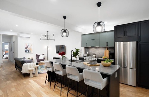 Mile End Apartment | MTL Fashion District I 3BDR- 2BA+Parking