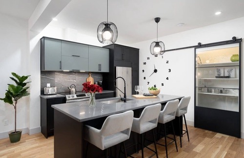 Mile End Apartment | MTL Fashion District I 3BDR- 2BA+Parking