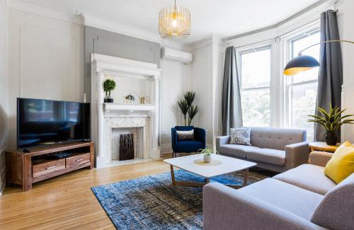 Mile End Apartment | MTLVacationRentals -The Chic Laurier