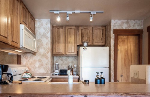 Tahoe City Apartment | Mtn Retreat(Studio) @Granlibakken, near Lake & ski