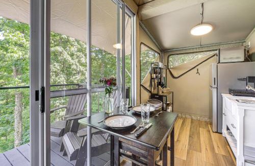 Vilas House | Mtn-View Deck Scenic Glamping Getaway Near Boone!