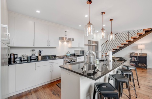 Jackson Hole Condo | Mtn-view downtown condo with balcony, fireplace, streaming, washer/dryer, AC