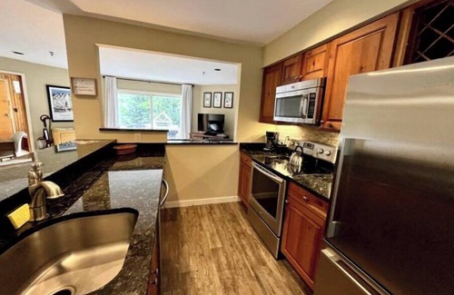 Stratton Mountain Condo | Mtn. view, easy access to village