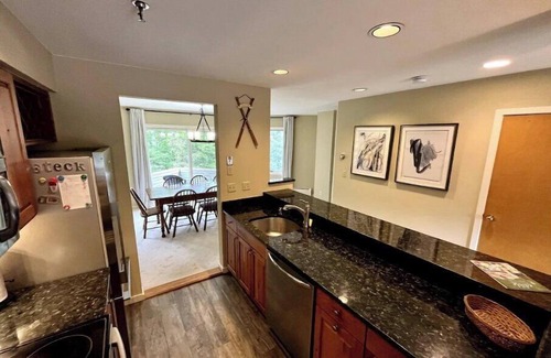 Stratton Mountain Condo | Mtn. view, easy access to village