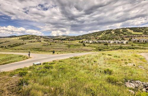 Silvercreek Apartment | Mtn View Granby Condo with In-Unit Hot Tub!